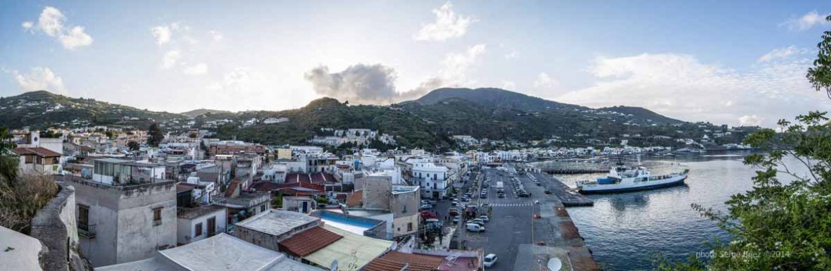 Lipari bay's Panoramic, view from the top of the fortress photographed by Serge Briez ©2014 Cap médiations, Thera Explorer