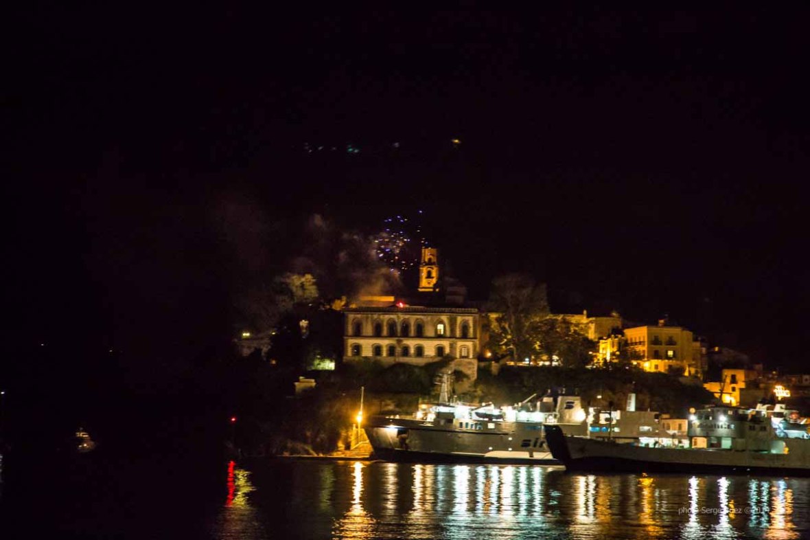 Lipari Castle the night, view from the Boat Thera Explorer photographed by Serge Briez ©2014 Cap médiations, Thera Explorer