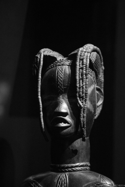 statute maternity, Ivory Coast, Primitive art,in museum quai Branly photographed by Serge Briez, ©2014 Cap médiations
